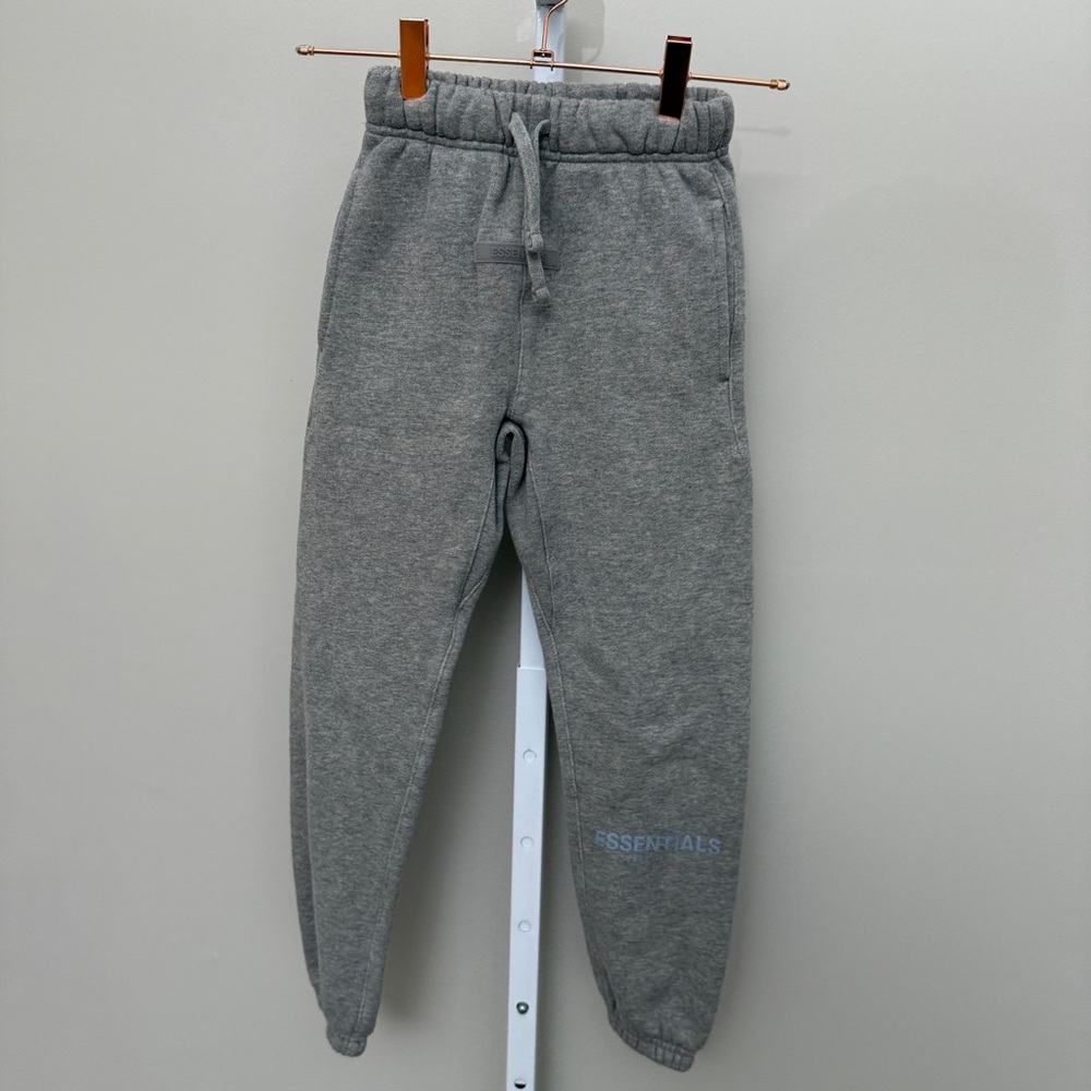 Essentials Kids Gray Sweatpants size 6-7 S